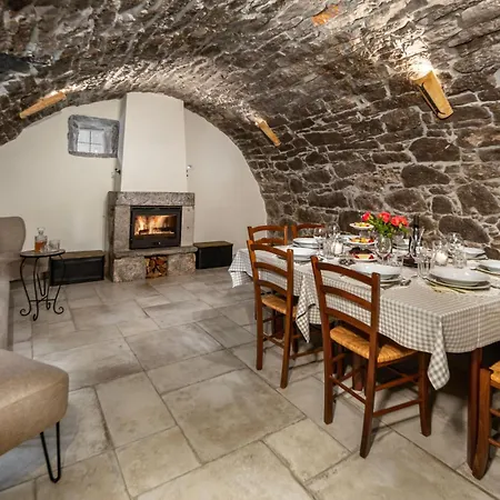 Pet Friendly Home In Zvoneca Hébergement de vacances